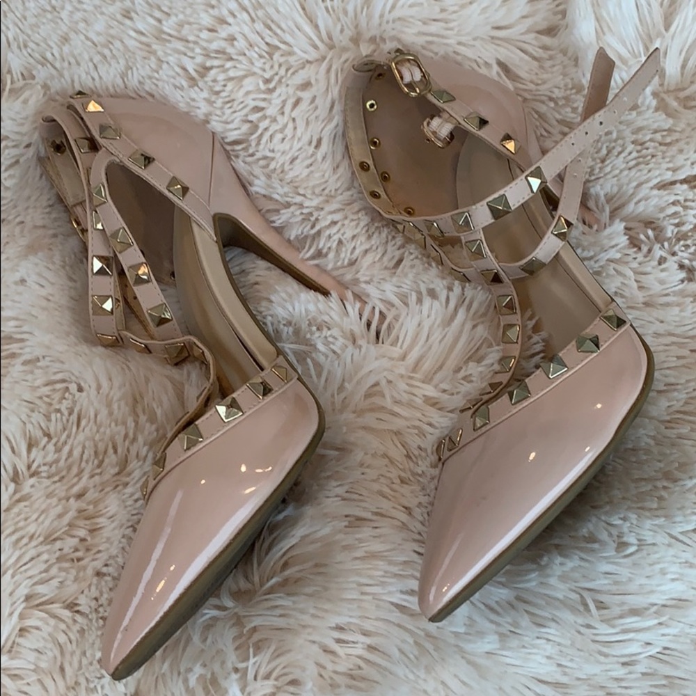 Rockstud style patent nude heels